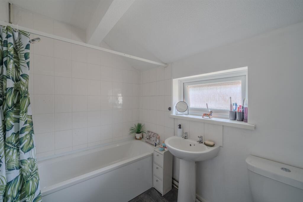 43 Greenfield Close-3.jpg