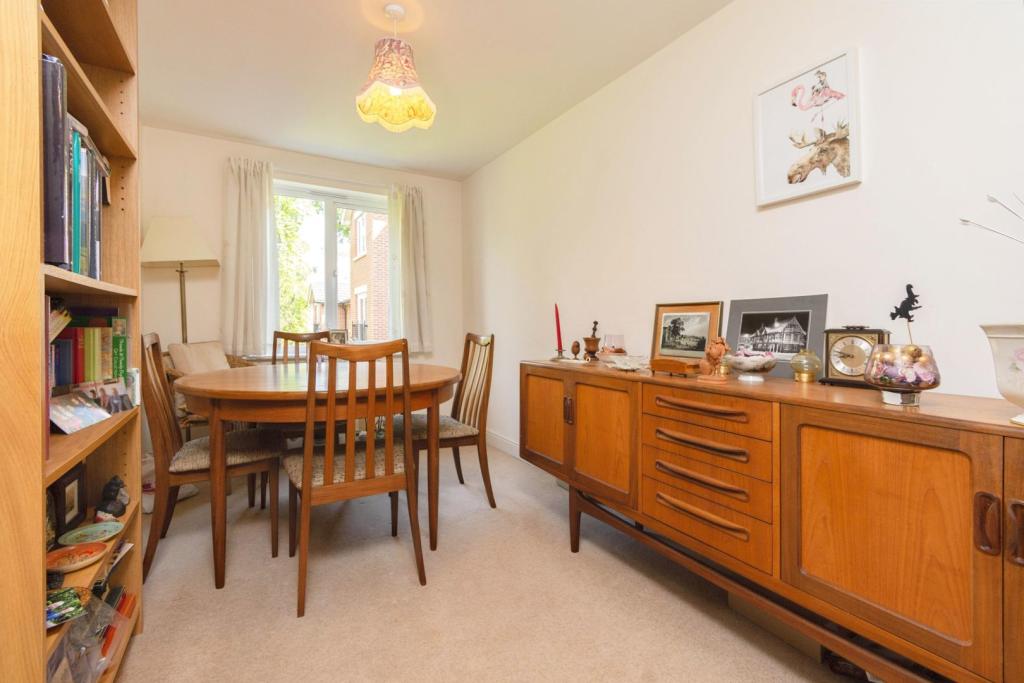 Dining Room/Bedroom