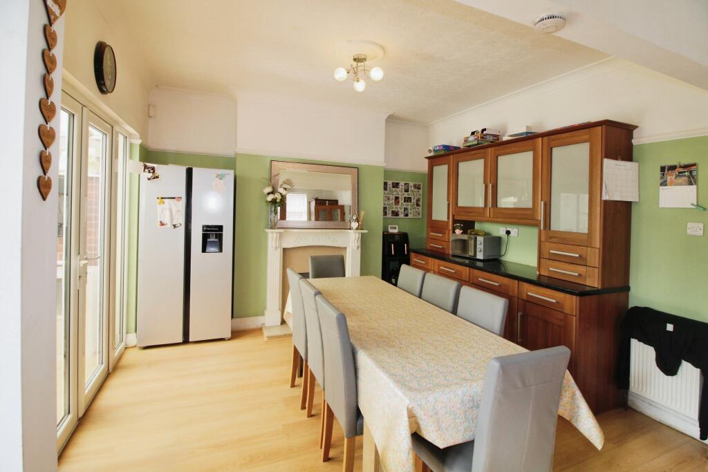 Kitchen Diner.JPG