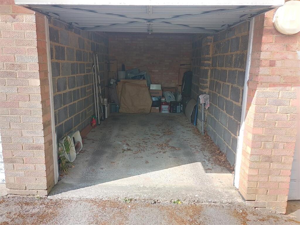 Internal Garage No 12