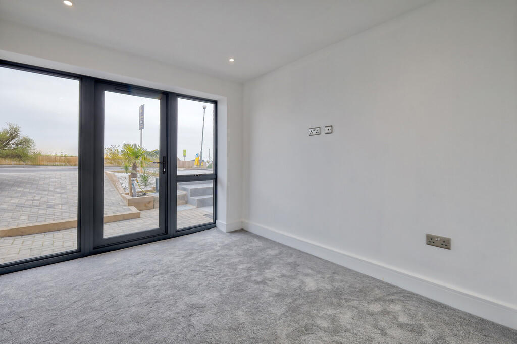 2 Thames View bed...
