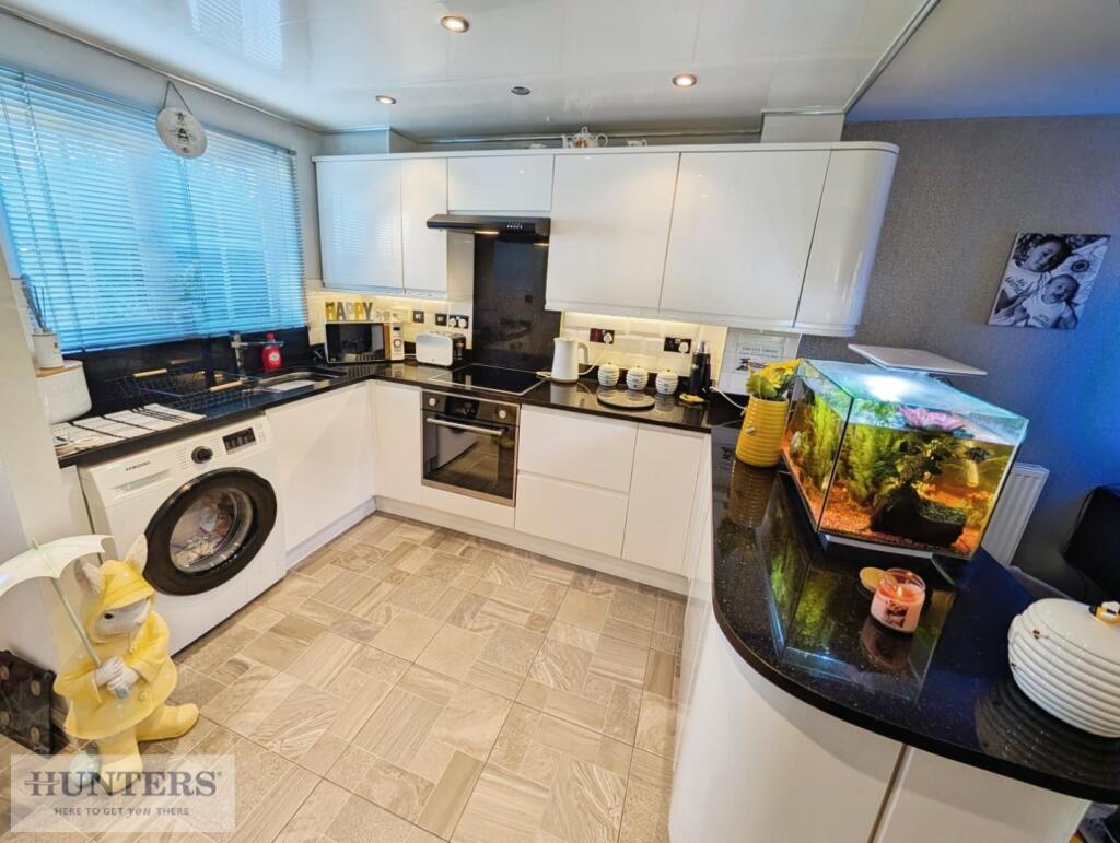 Kitchen / Lounge Area