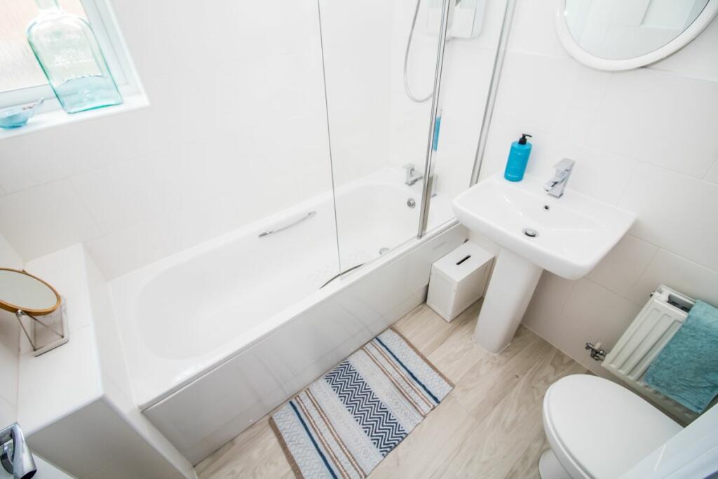 Family Bathroom.