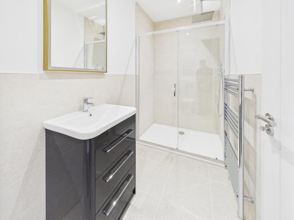 CAM04825G0-PR0117-STILL011