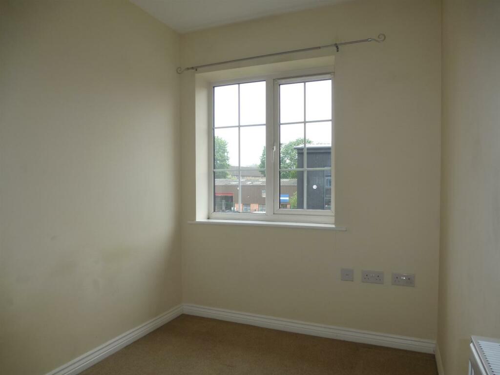 Bedroom 3 - 15 Edmonton Way.JPG