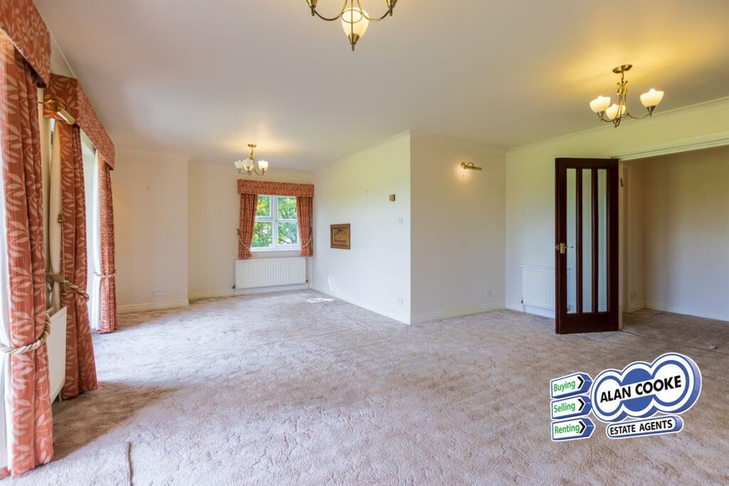 SPACIOUS OPEN PLAN LIVING &amp; DINING ROOM