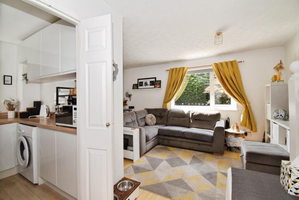 Lounge &amp; Kitchen