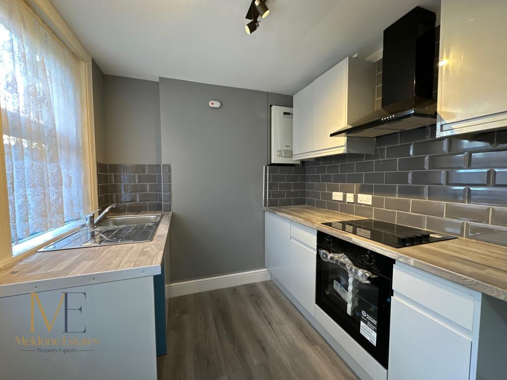Kitchen_2.JPG