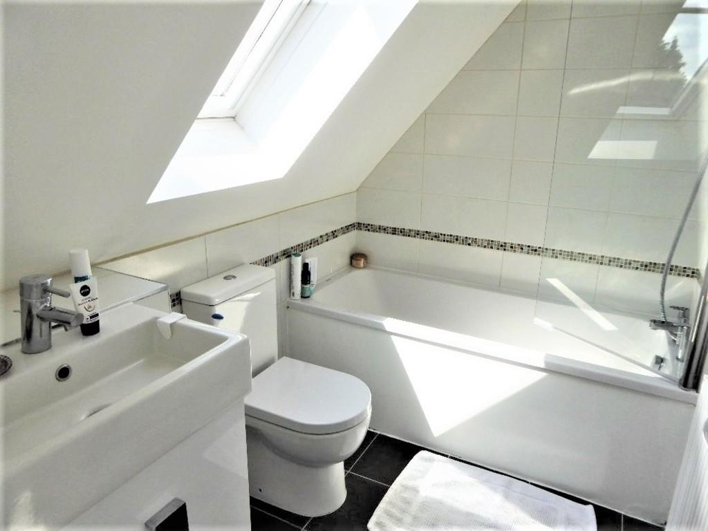 Bedroom 1 en-Suit...