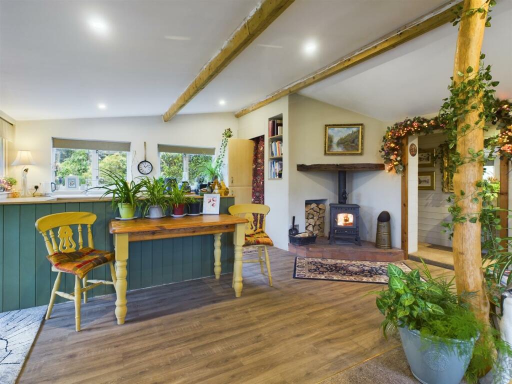 Lounge/Kitchen