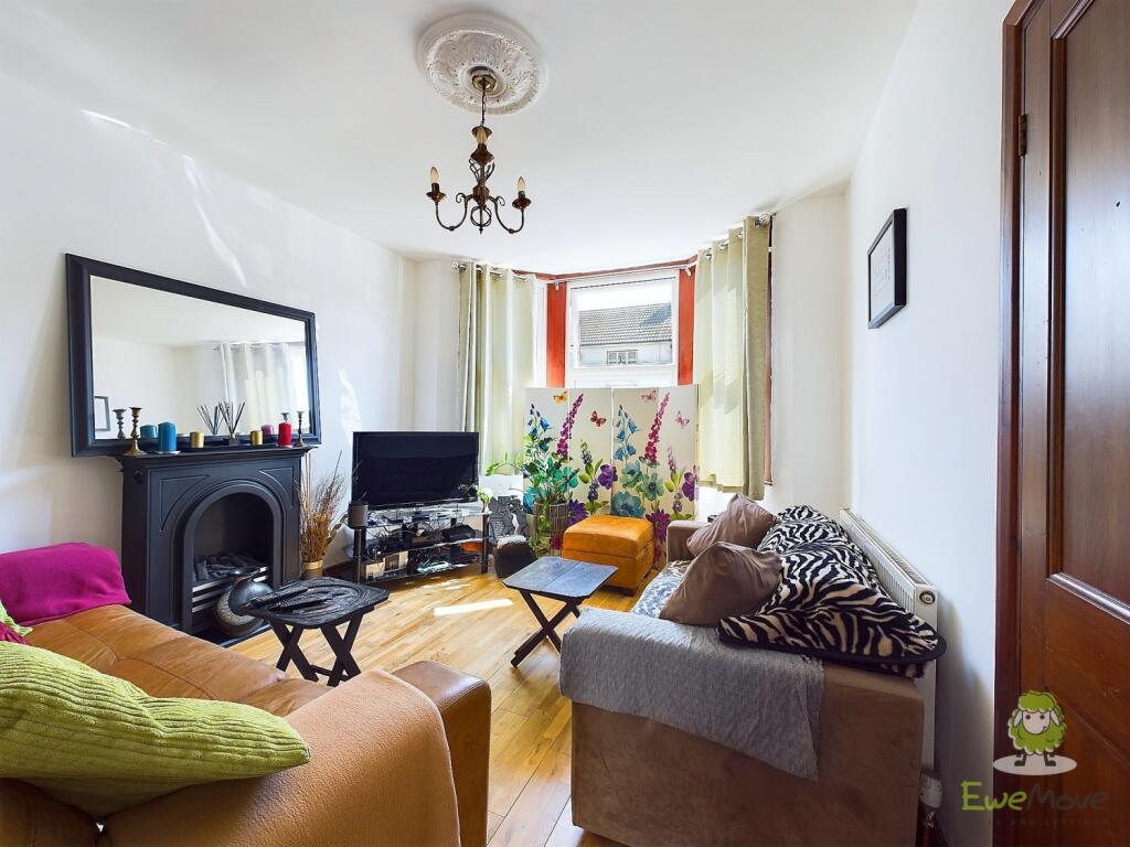 CAM01543G0-PR0090-STILL003