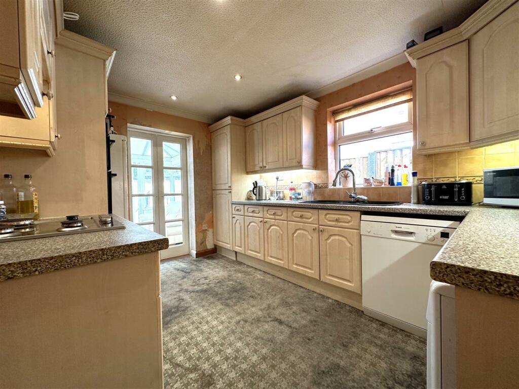 Spacious Kitchen 444
