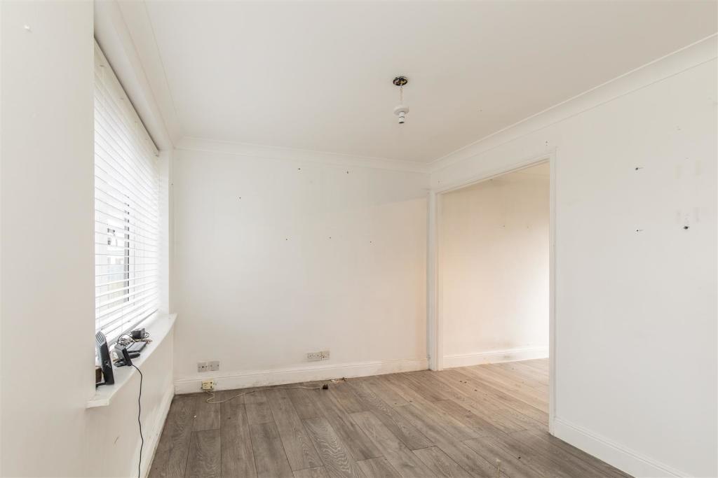 11 Sandringham Mews-16.jpg
