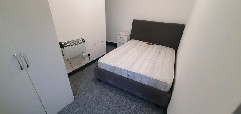 A compact and tidy bedroom featuring a double b...