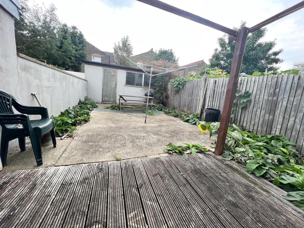 22 hathway Road -- garden.jpg