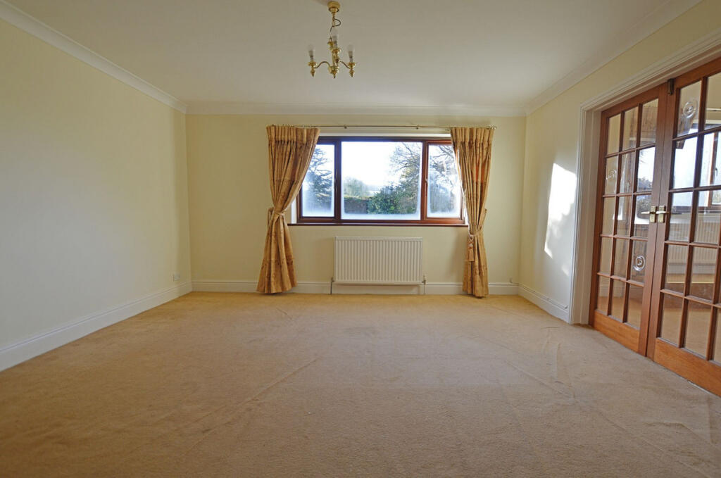 DINING ROOM/BEDROOM 4