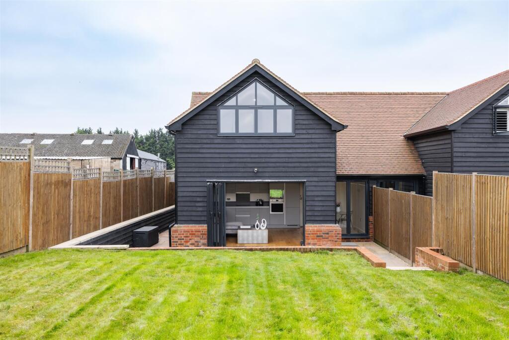 Sewardstone Road E4