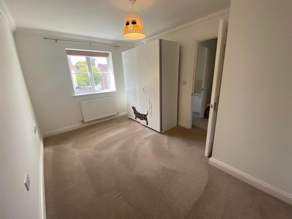 BEDROOM 2
