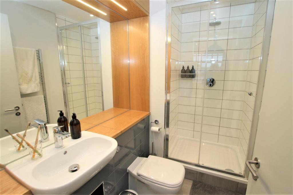 ensuite.jpg