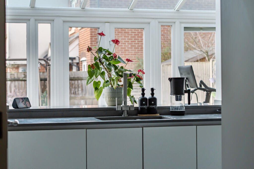 1393839-16-694944...