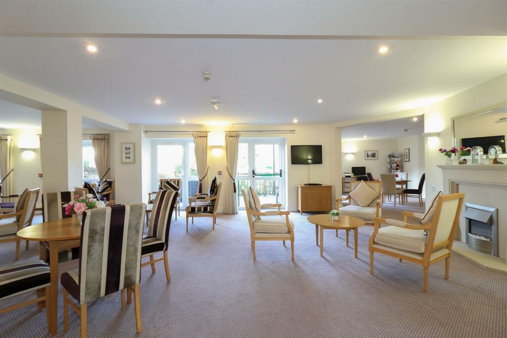 Communal homeowners lounge.jpg