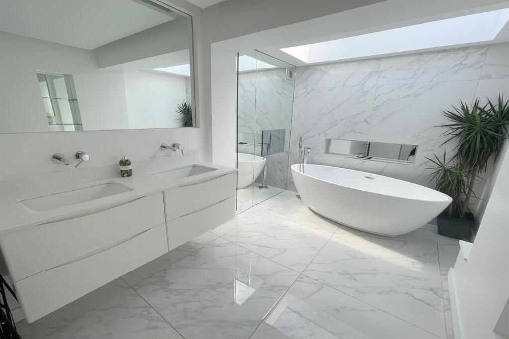Luxury family bathro