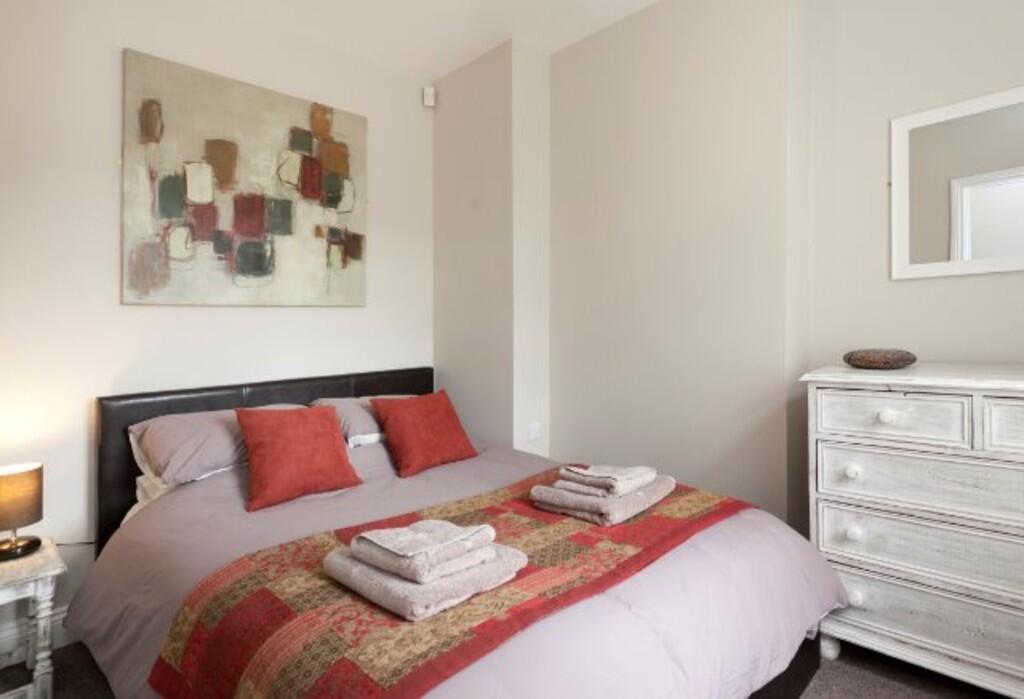 F2 Bedroom2