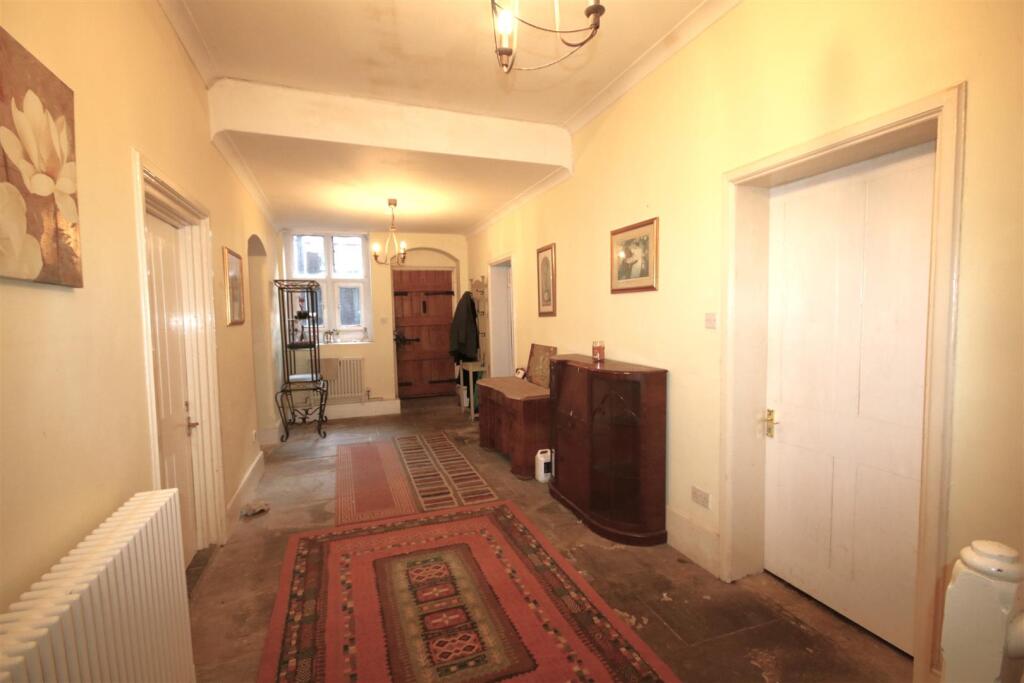 Hall b.JPG
