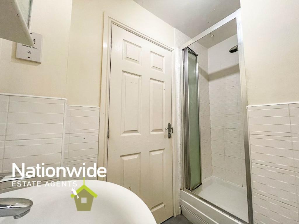 en-suite to master b