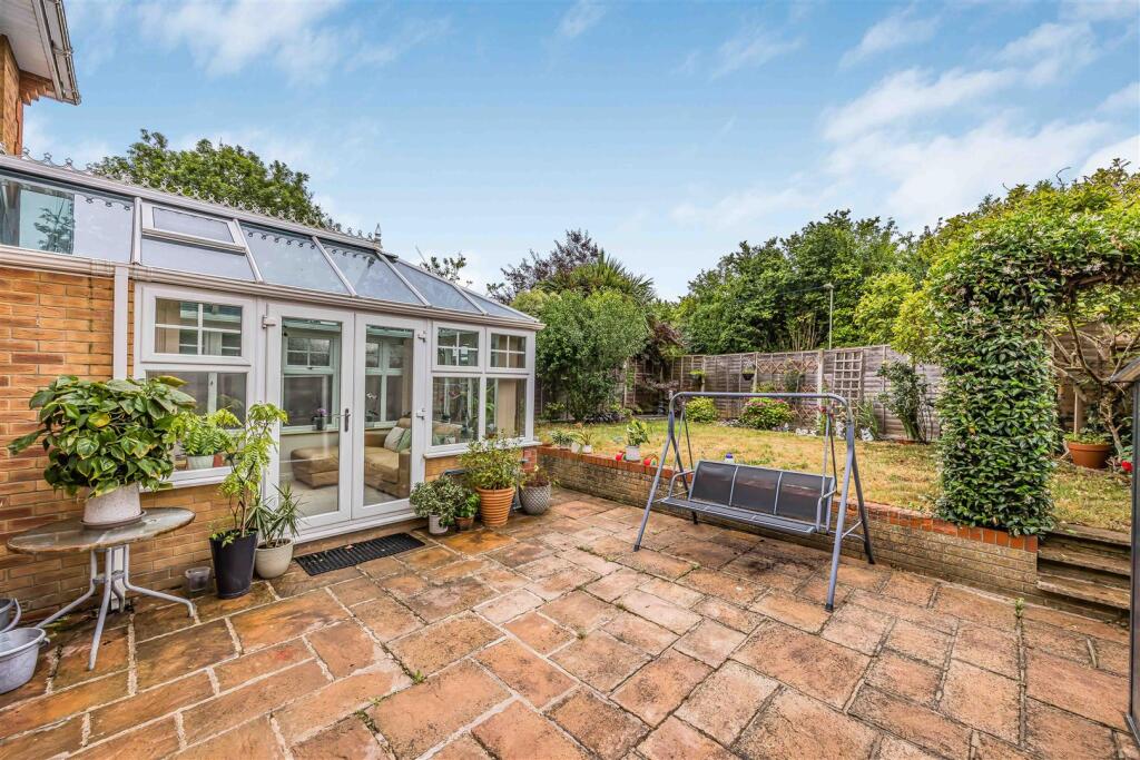 7 Pipit Close, Horndean-Small-PorticoMarketing-Nex