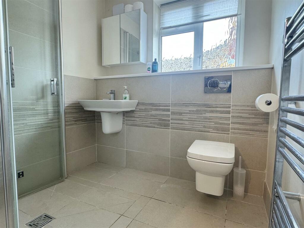 Wet Room 1.JPG