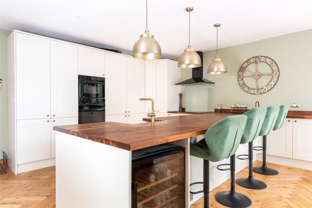 Kitchen/Breakfast Rm