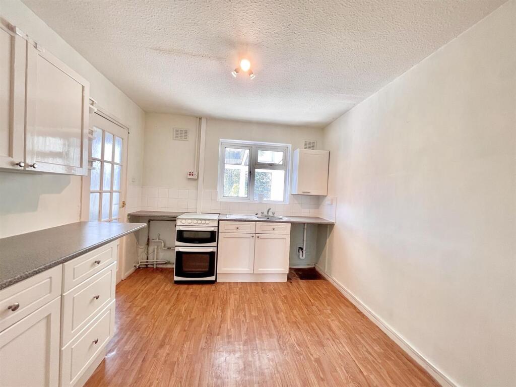 Kitchen1.JPEG
