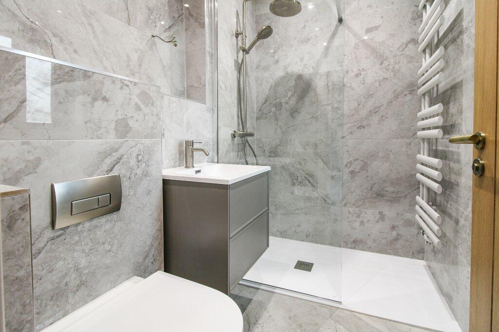 En-Suite 2