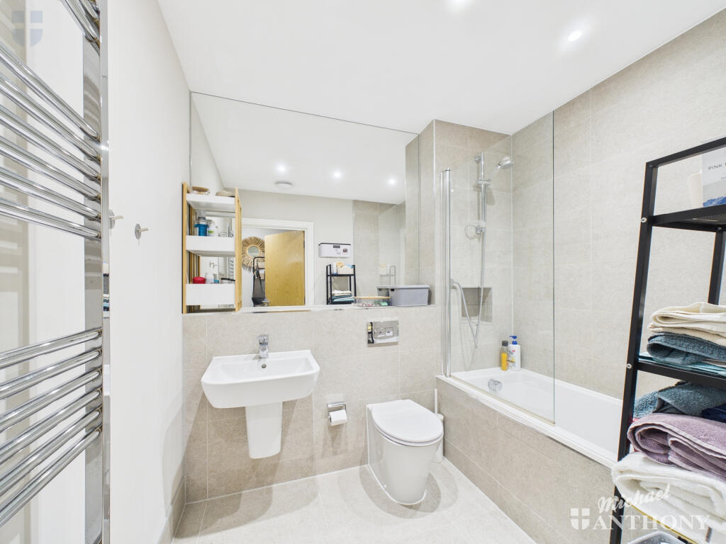 CAM03218G0-PR0800-STILL010