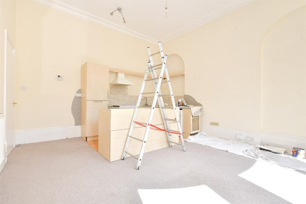 Kitchen/ Living Room