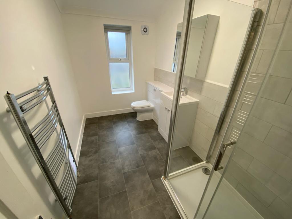 Flat 3 Bathroom (2)