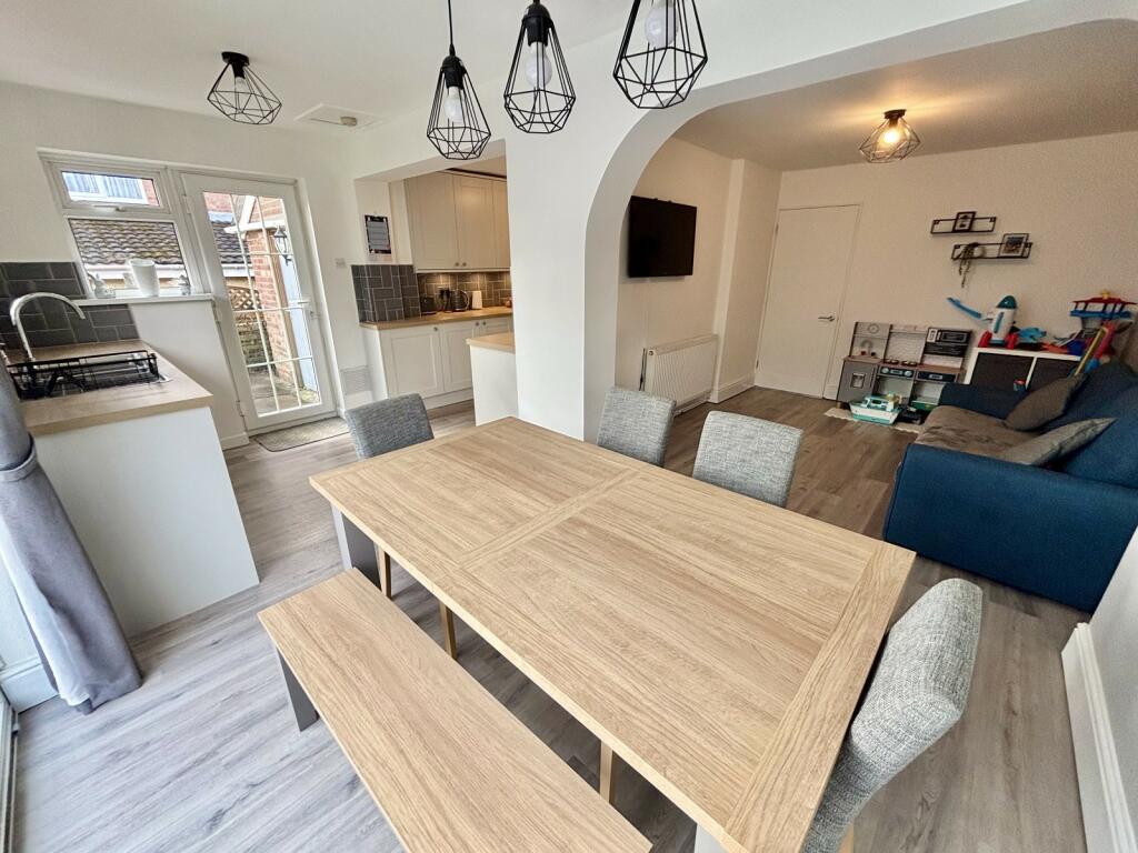 Kitchen/ dining room