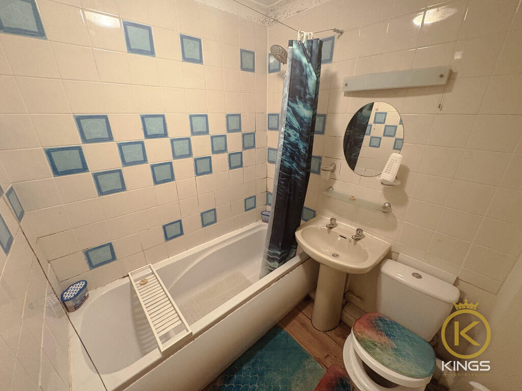 7 RHYS COURT (3)