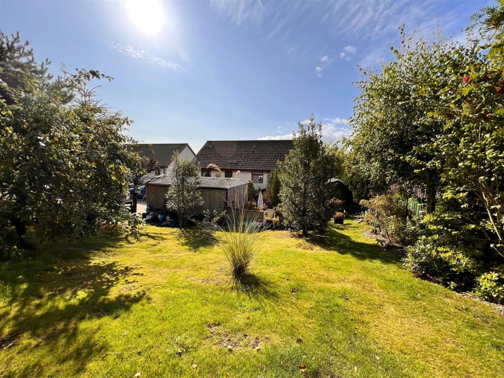 Rear of property 2.jpg