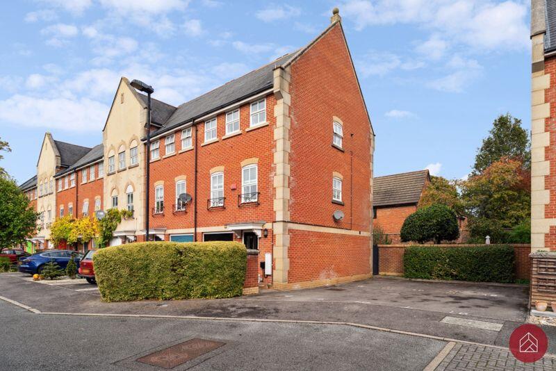 End of Terrace with Side Access