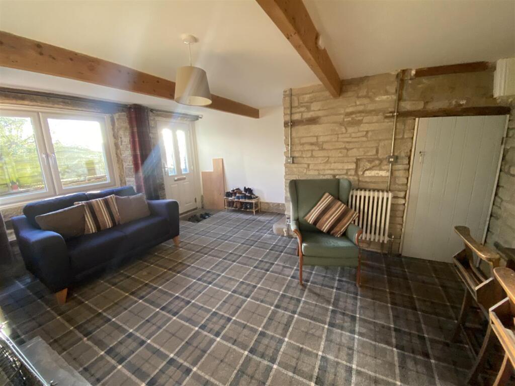 Bramleys Estate Agents - Squarefield - Scholes Moo