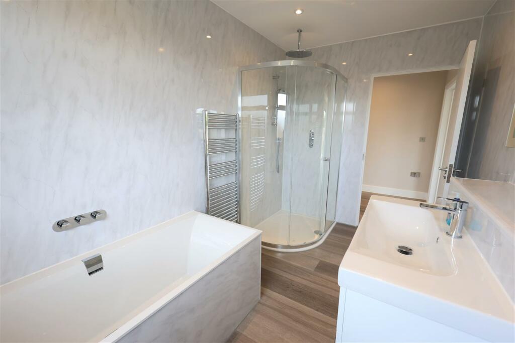 bathroom 2.JPG