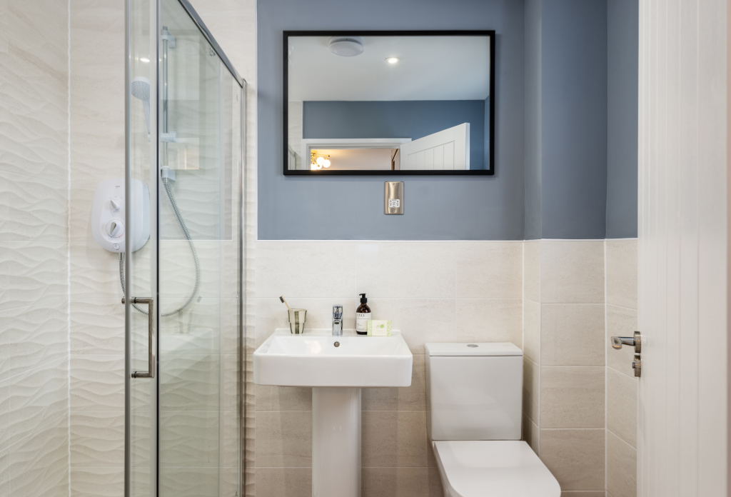 Lynton-Ensuite-Bathroom