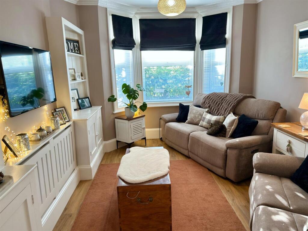 LOUNGE.jpg