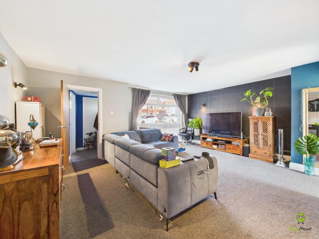 CAM04399G0-PR0037-STILL006