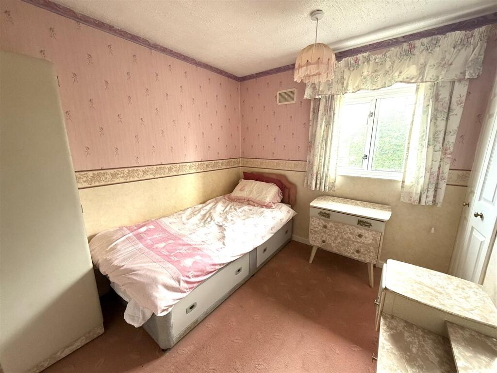 43 uttox bed 5.jpeg