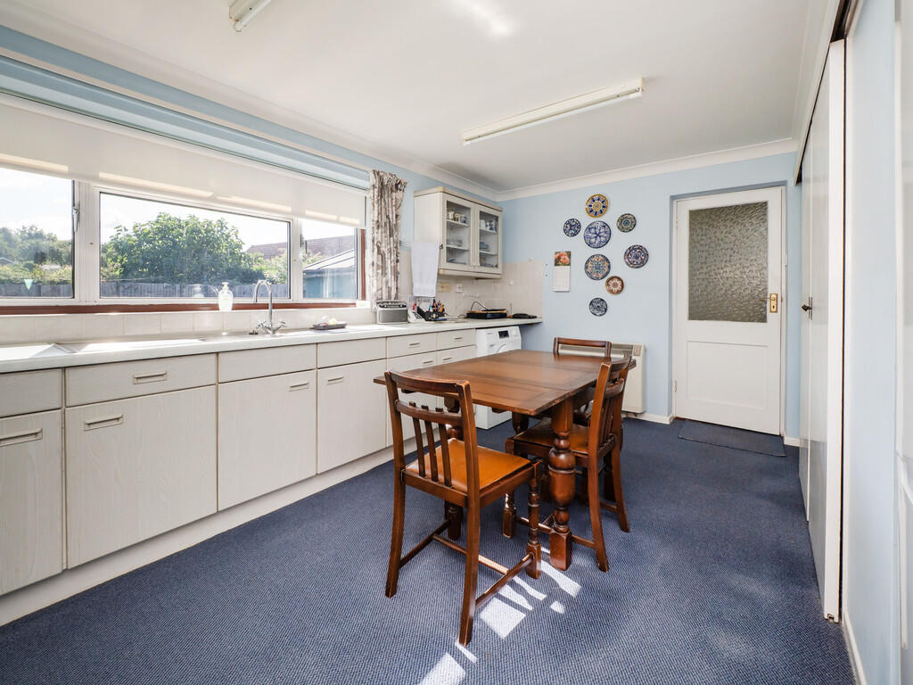 21WaveneyClose-30