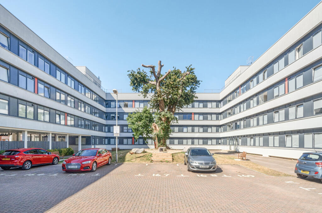 1323789-5-686e374...