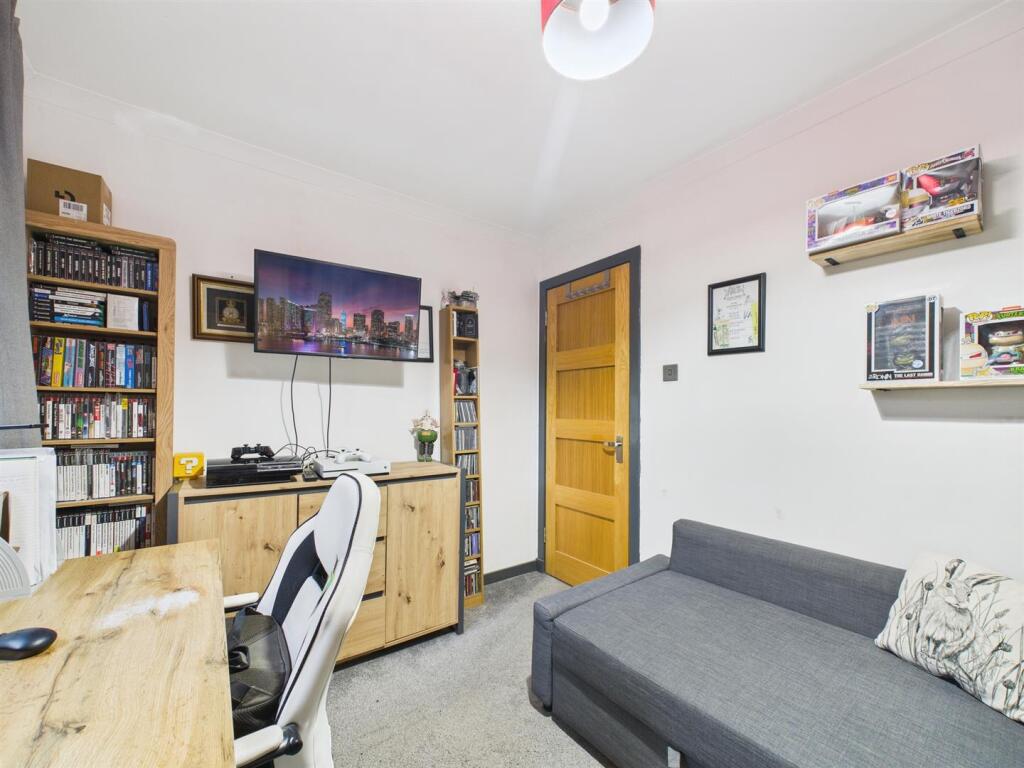 BEDROOM 2